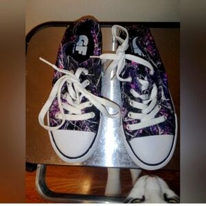 🫟2/$25🫟 Women'sMoonshine Muddy Girl Brand,Pink &Purple Camo size 6sneakers